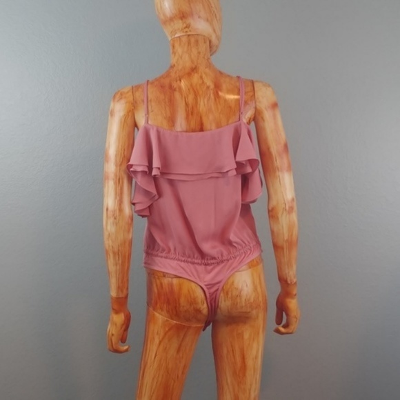 L'ACADEMIE | salmon off shoulder ruffle bodysuit - Picture 5 of 8